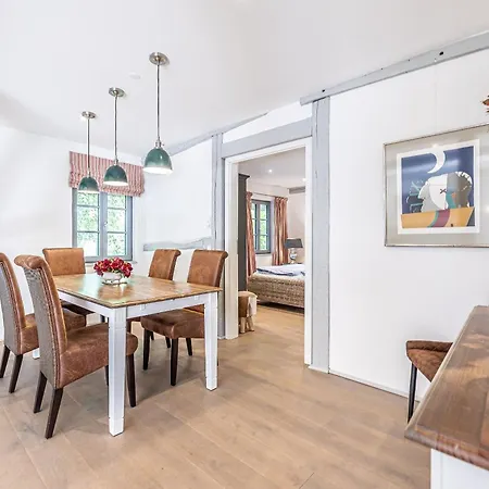 Weisse Reetdachkate 2 Apartment
