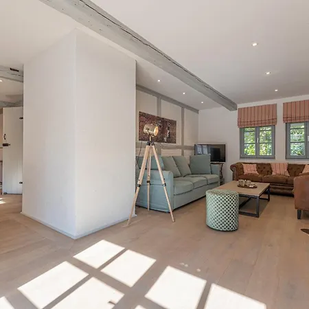 Weisse Reetdachkate 2 Apartment *