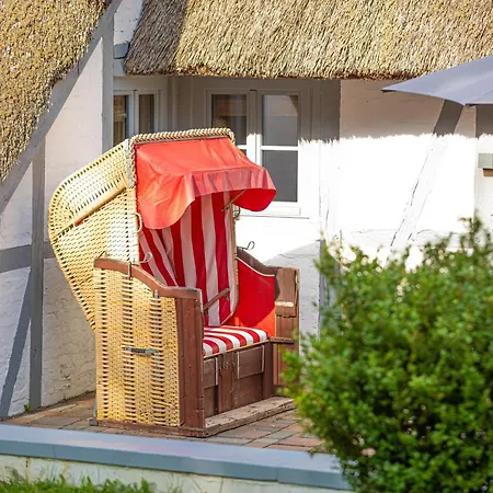 Weisse Reetdachkate 2 Apartment Stofs