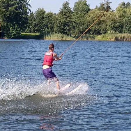 Weisse Reetdachkate 2 Stofs